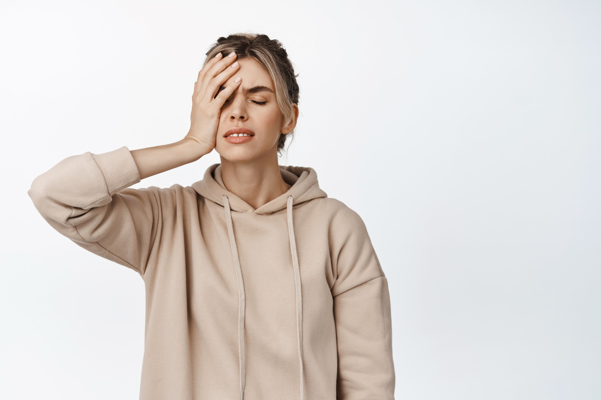 https://ru.freepik.com/free-photo/troubled-young-woman-having-headache-holding-hand-head-facepalm-gesture-standing-distressed-white_20031484.htm#fromView=search&page=1&position=0&uuid=cdd923f1-b0cf-4a91-babf-494c97a1b673