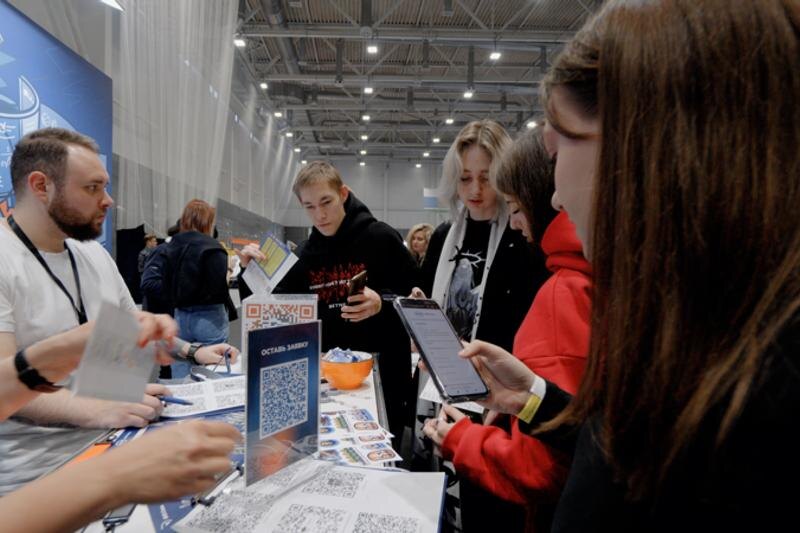    Фото: пресс-служба "ВИЗ-Стали". Студентам рассказали о перспективных профессиях