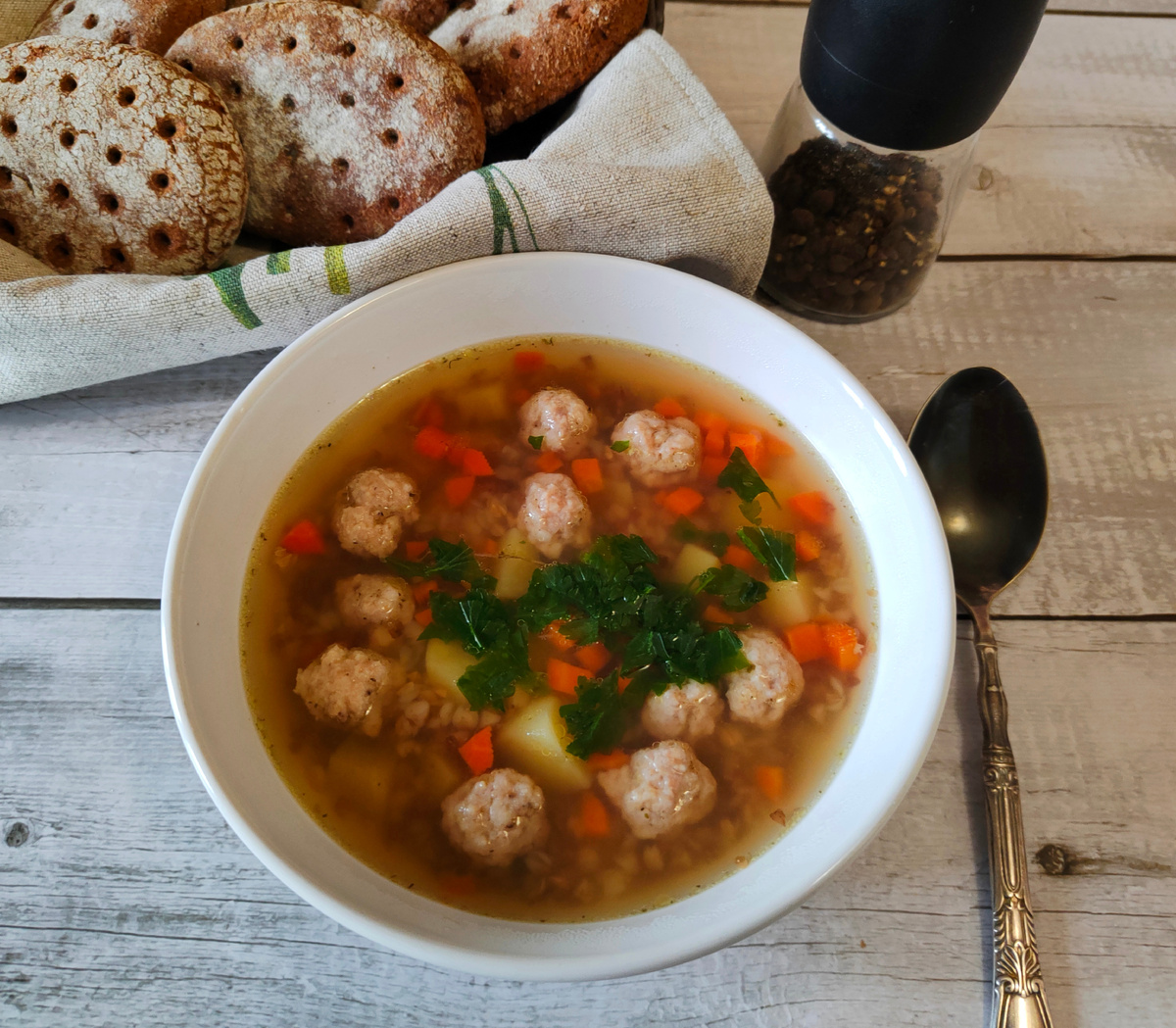 До встречи со мной, муж никогда не пробовал такой суп, но и ему он очень понравился 🙂👍