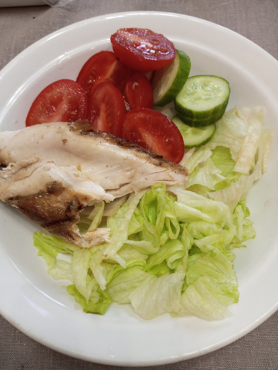 Завтрак, кура гриль, овощи+ кофе