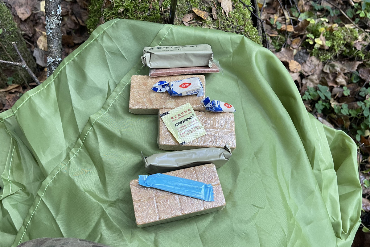 Весь набор стоимостью около 600р. Основные калории - в трех брикетах.