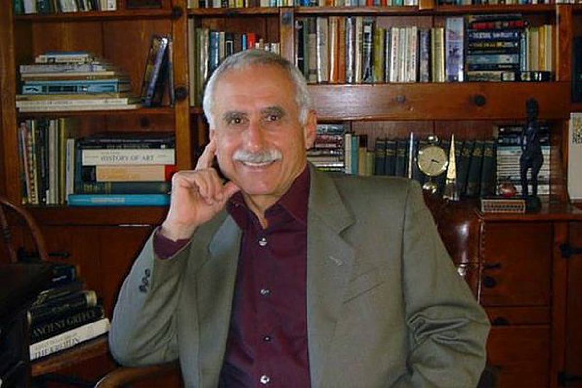 Альберт Мейерабиан, заслуженный профессор психологии в Калифорнийском университете Лос-Анджелеса. Стал известен по публикациям о сравнении вербального и невербального общения.