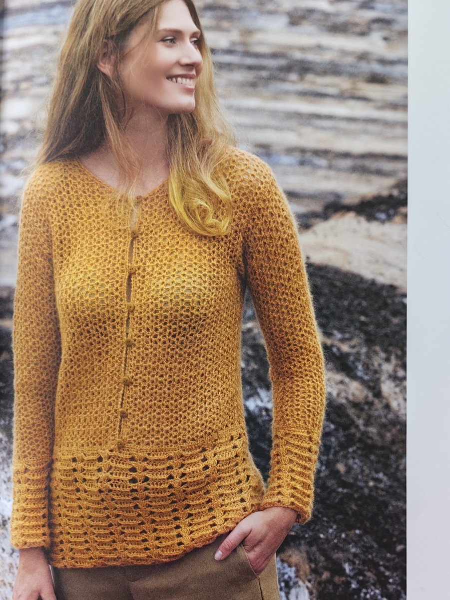 И снова не знаю, какое название дать изделию: вроде бы кофточка, но пуговицы идут не до конца переда. А для поло застежка опускается слишком низко. Затейники). Модель из воздушной нити альпака LACE, схожей по виду с кид-мохером. Связано крючком.