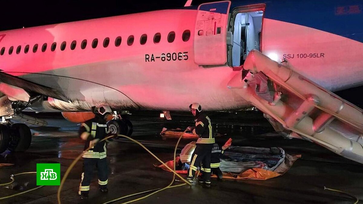    Десять пассажиров аварийного    SSJ-100    остались в Анталье без загранпаспортов