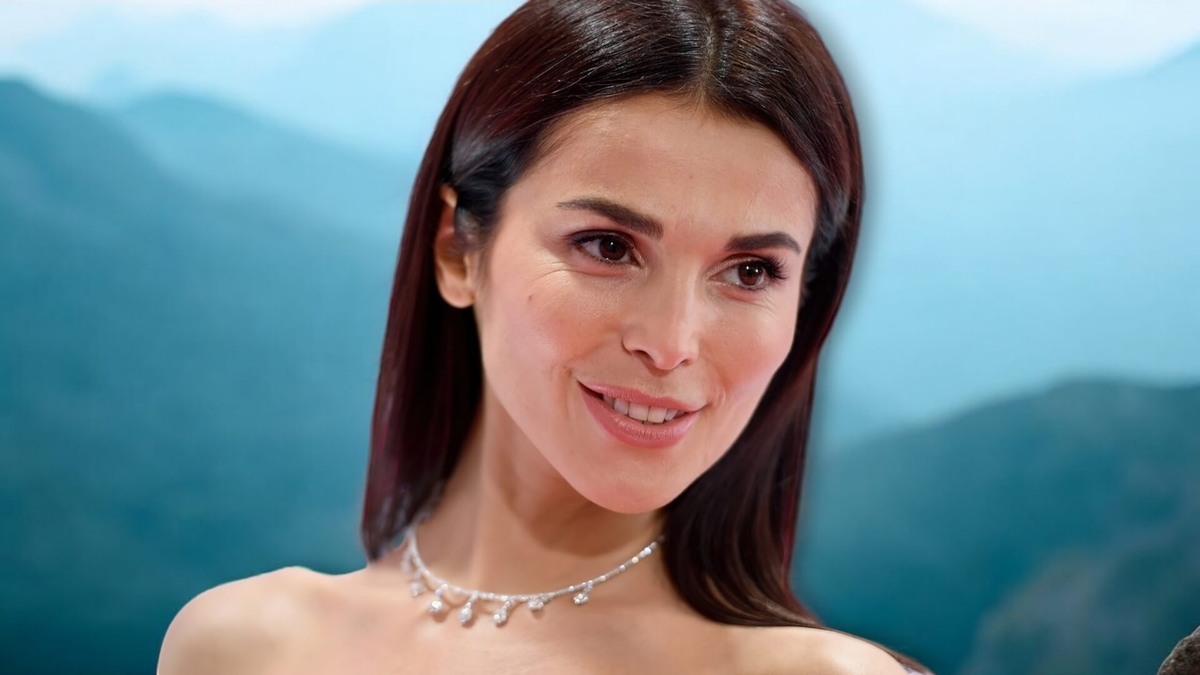 Певица Сати Казанова впервые стала мамой в 42 года и без ЭКО