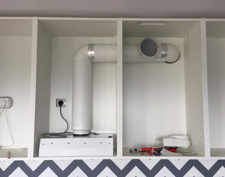 Монтаж вытяжки в модульной кухне