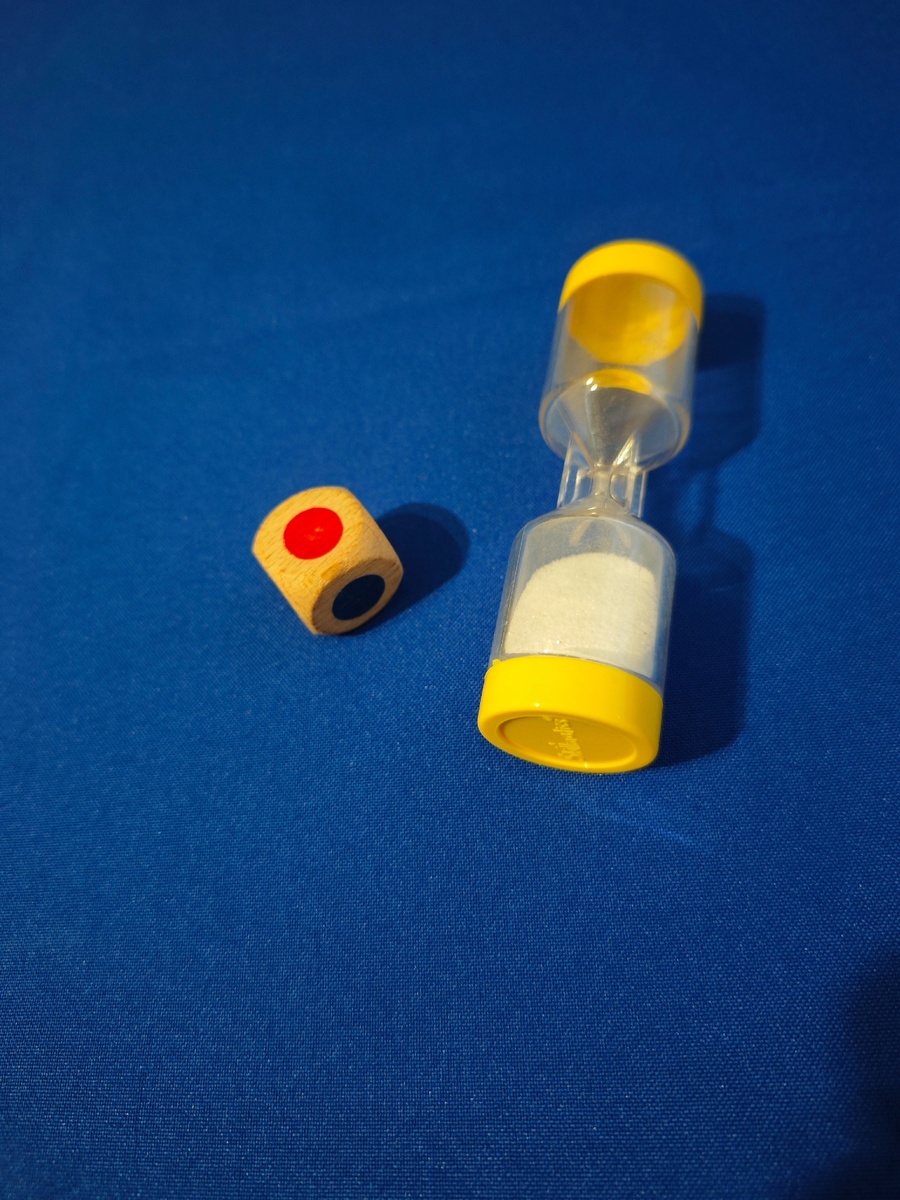 Настольная игра "Мысли быстро" - кубик и песочные часы