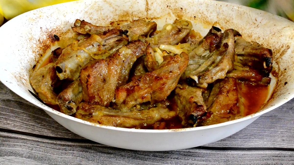 Свинные ребра с луком рецепт