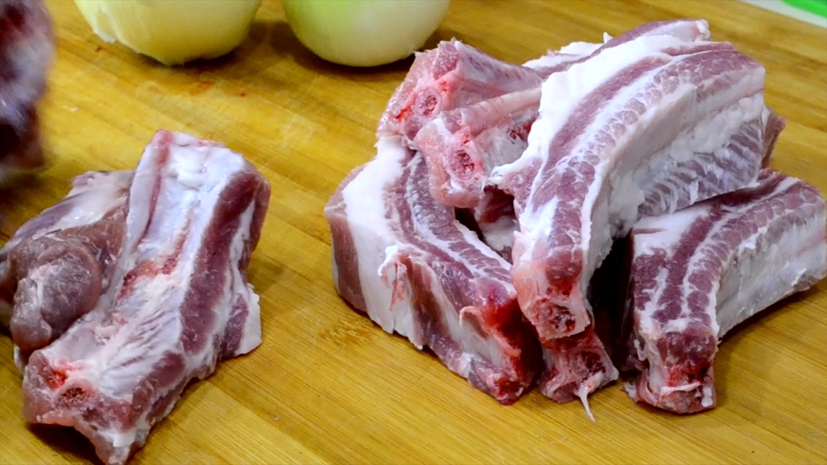 Свинные ребра с луком рецепт 