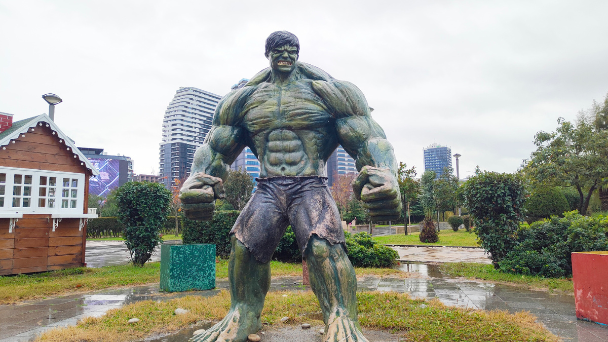 Халк в детском парке Батуми