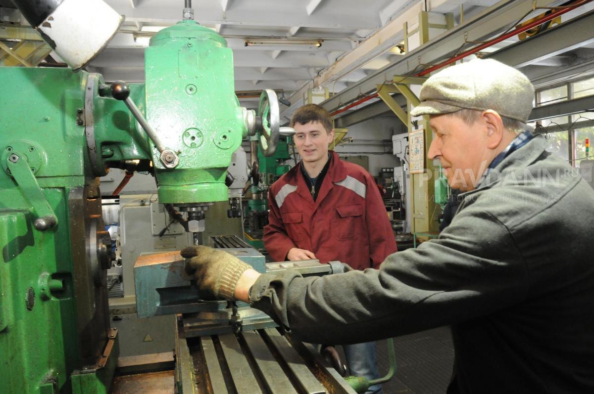    Людям пенсионного и предпенсионного возраста охотно предлагают подработку на производстве