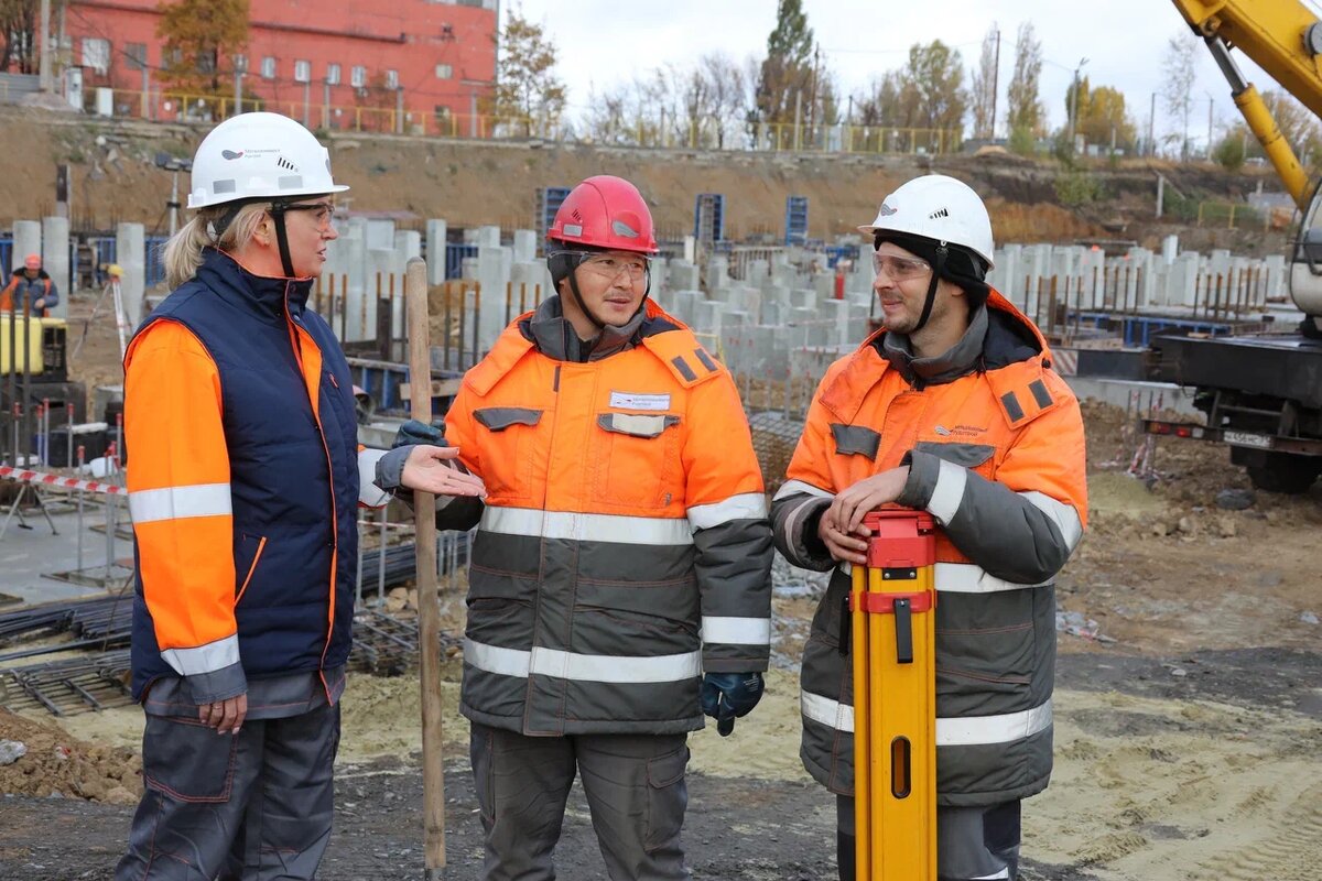 Большая часть рабочего времени Светланы Малаховой проходит на строительной площадке. Фото Александра Белашова / «Медиацентр»