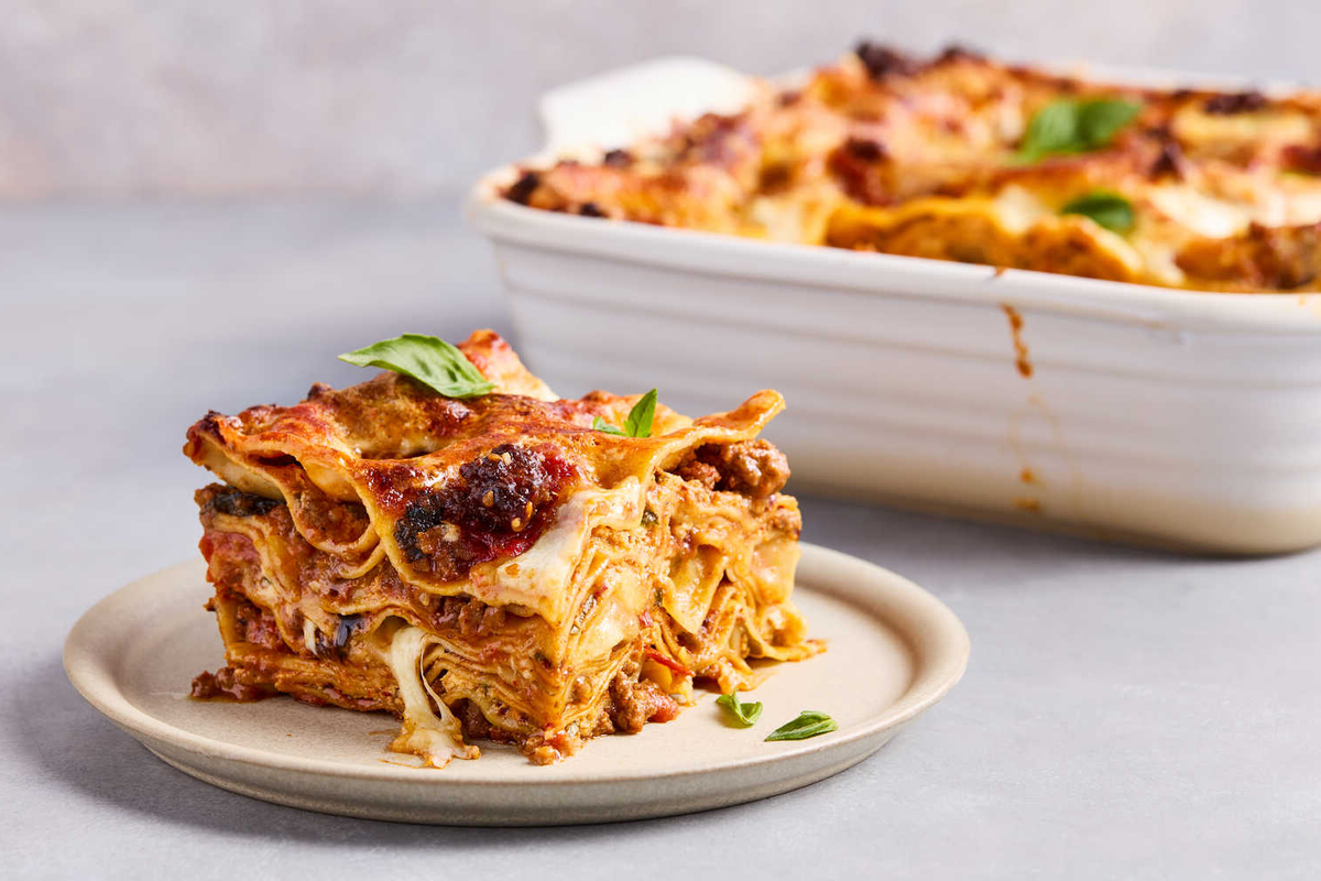 Лазанья с тайским соусом “Нам прик онг” и итальянским – “Болоньезе”