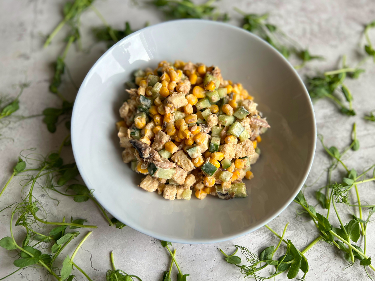 Салат со шпротами – Сладкий Персик