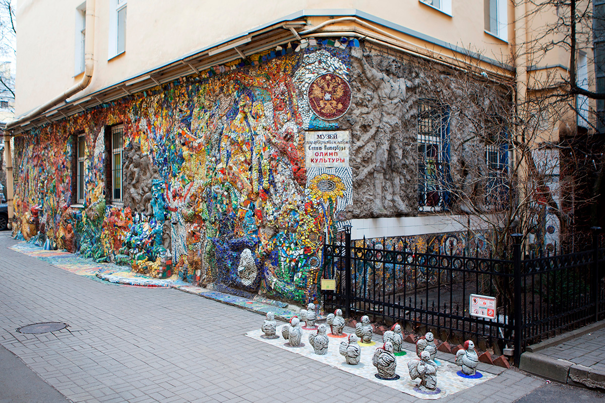 Sergei Afanasev / Shutterstock / FOTODOM📷Мозаичный двор на Фонтанке