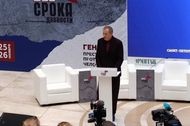    Губернатор Ленинградской области Александр Дрозденко приветствует участников форума. Фото:  АиФ/ Жанна Данилова