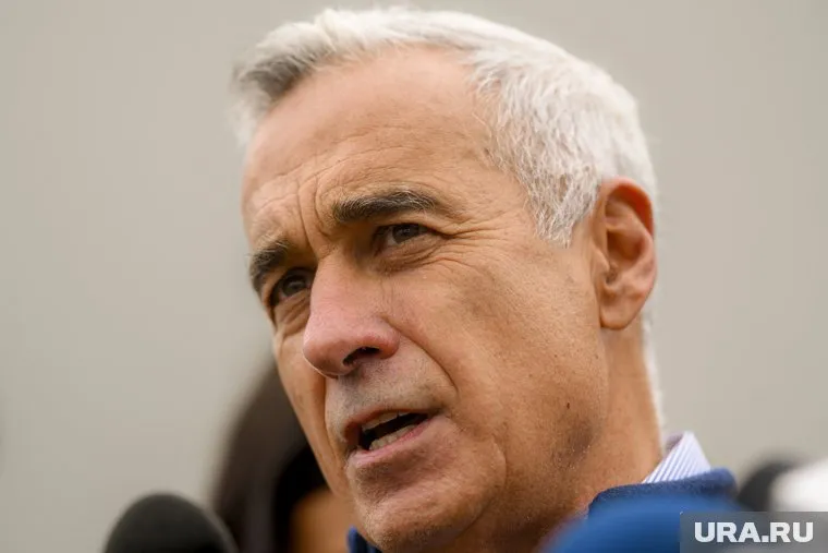 Журналисты называют Георгеску «пророссийским» кандидатом Фото: Alexandru Dobre/AP/TASS