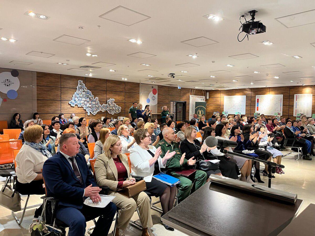  📷    В Оренбурге прошел областной форум Комитета семей воинов Отечества Кристина Просвиркина