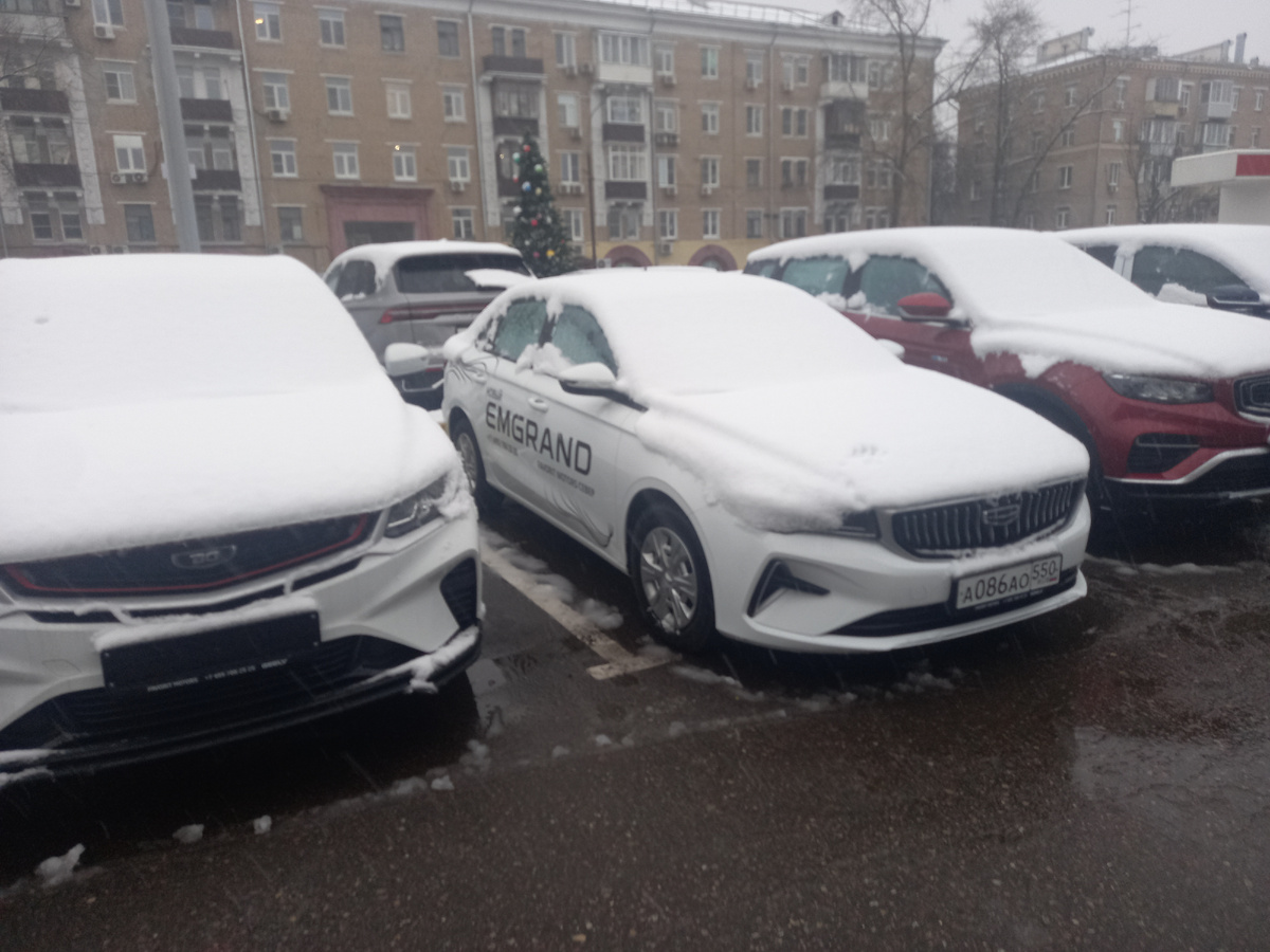 Бюджетный седан Geely Emgrand. В Белоруссии - Belgee S50.