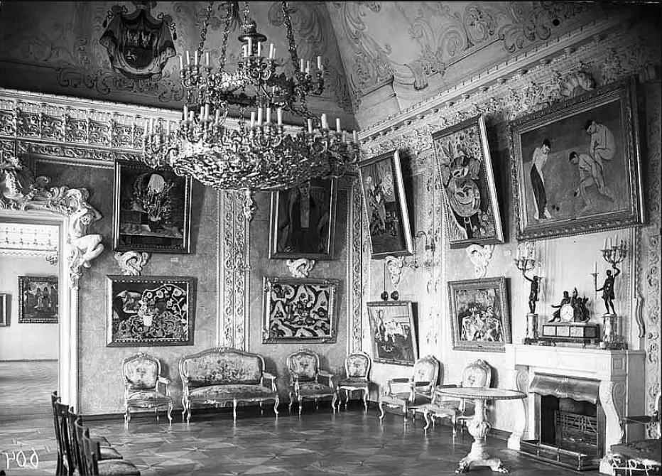 Розовая гостиная Матисса в особняке Щукина. Развеска 1913 года © Public domain
