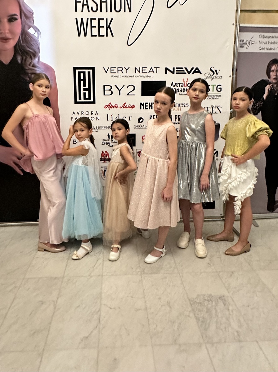 В свете софитов Санкт-Петербурга и Москвы модели агентства «МоДама» поразили зрителей своей исключительной профессиональной подготовкой. 