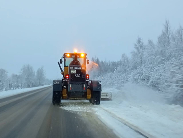 В Тверской области на расчистку дорог вышло 208 единиц техники