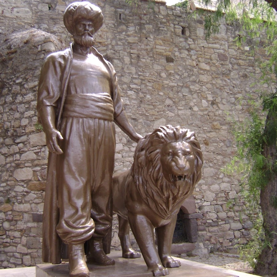 Памятник Алжирскому Гасан Паше в г. Чешме