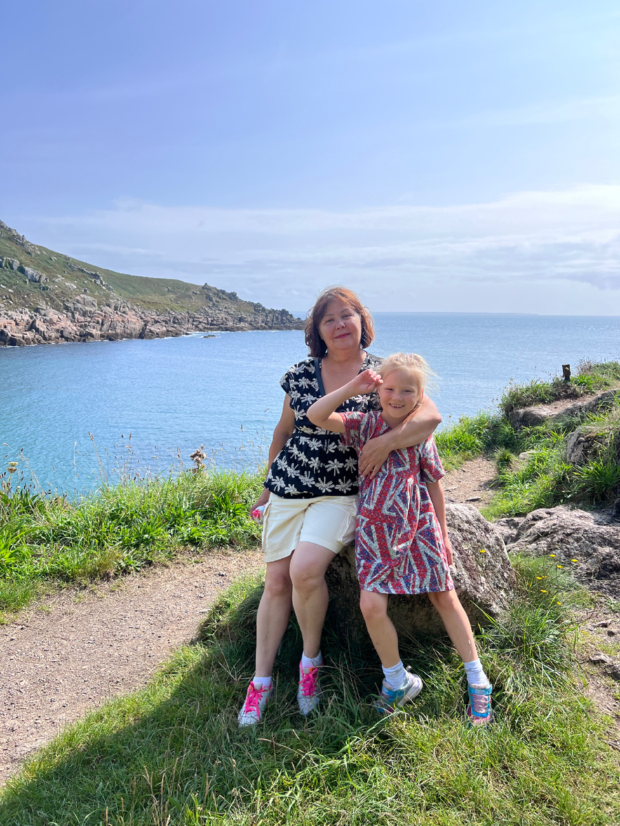 Это я с внучкой в августе на юге Англии