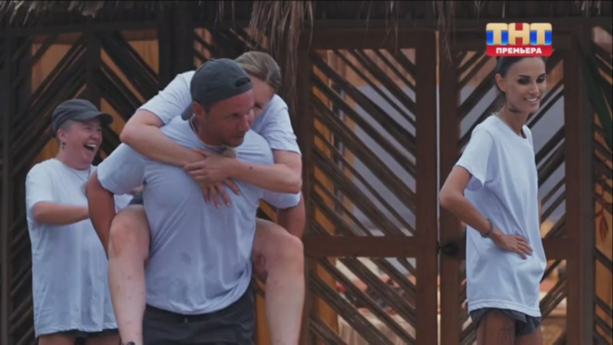 Вячеслав Манучаров и Наталья Бочкарева. Кадр из шоу "Звезды в джунглях"/ТНТ