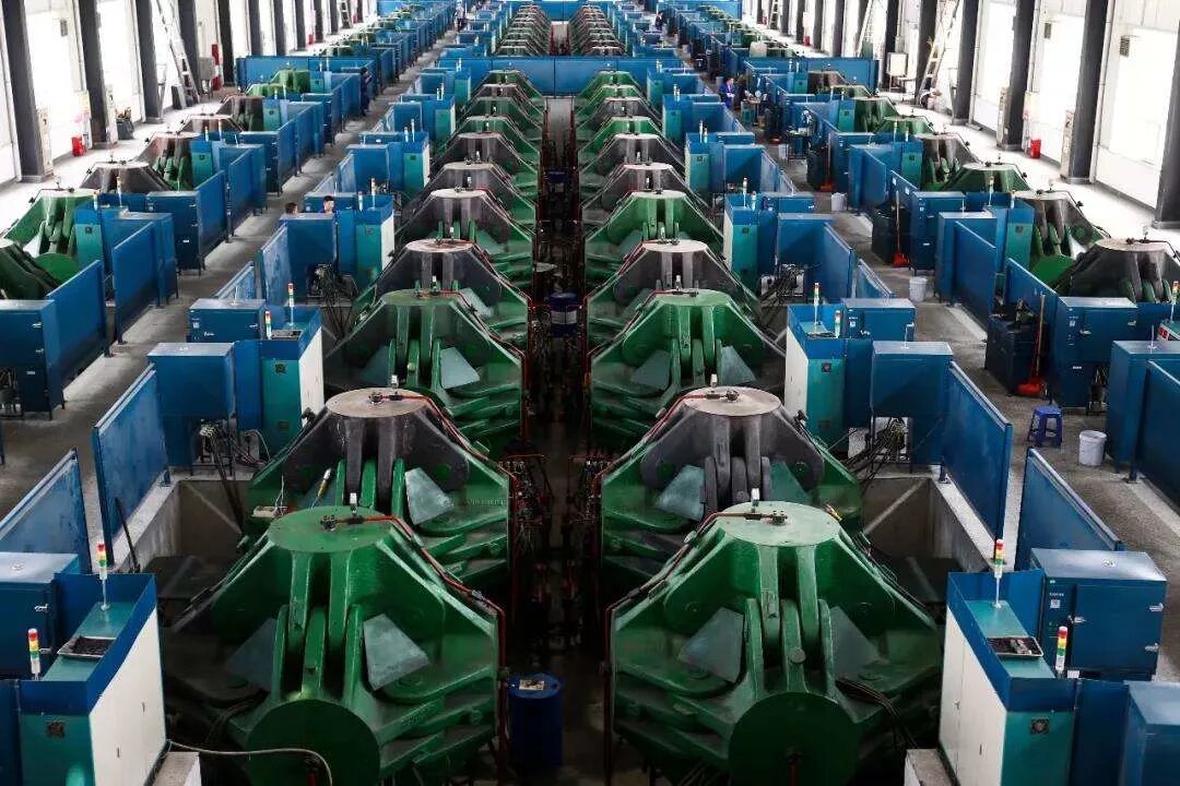 В таких установках  происходит синтез лабораторных алмазов методом HPHT