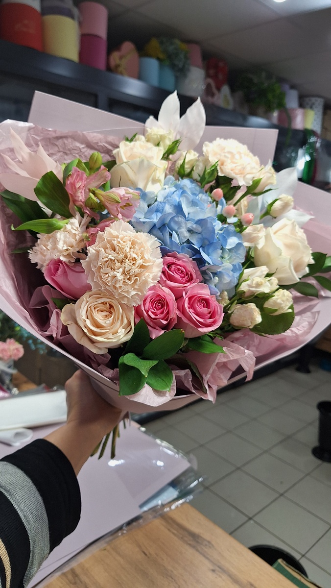 Нежный  букетик, сегодня в рабочих чатах смотрела. Уже продали