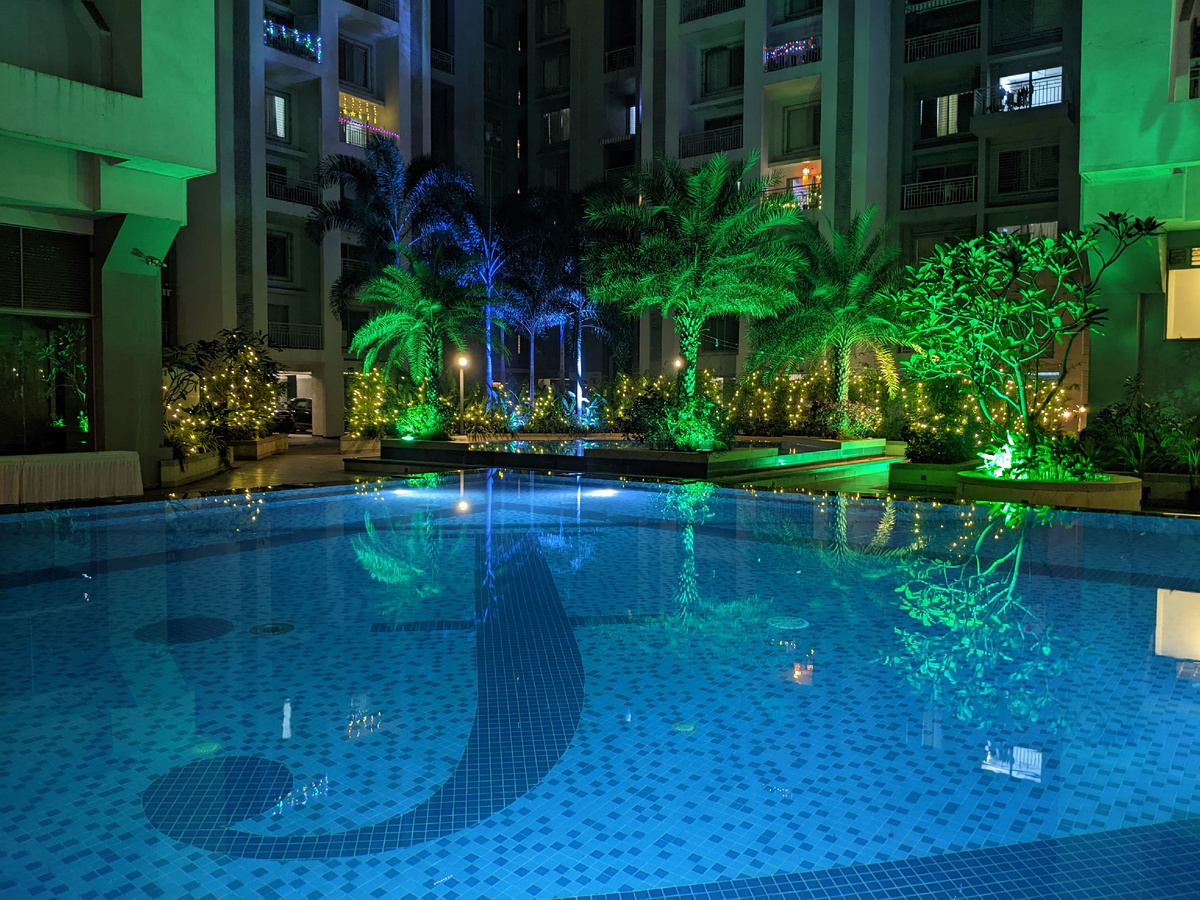 Вид на большой бассейн нашего Society во время празднования Diwali