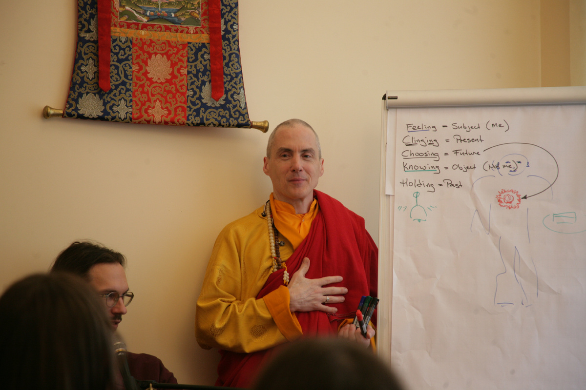 Но - это были профильные учения и все-таки религиозной направленности, с религиозными буддийскими практиками. На вебинаре по карме я, если что, буду объяснять простым языком, никого не собираюсь агитировать "в буддизм" или куда-то еще и рассказывать буду о том, что сама как-то прожила/применила к себе 🙏