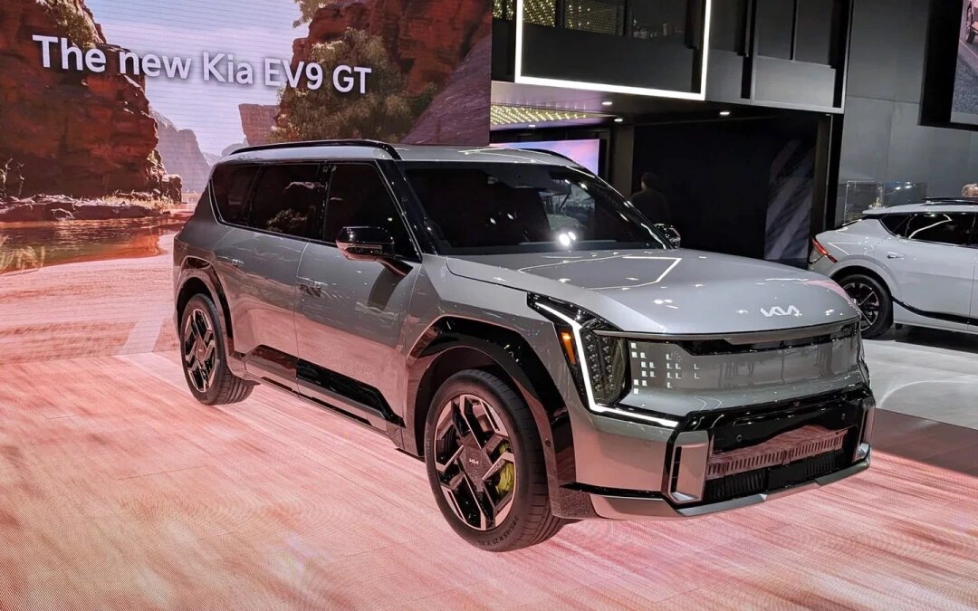 Kia EV9 GT (Фото: Stephen Rivers / Carscoops)