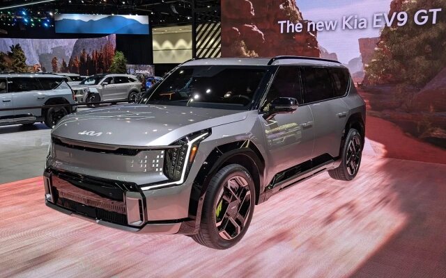 Kia EV9 GT (Фото: Stephen Rivers / Carscoops)