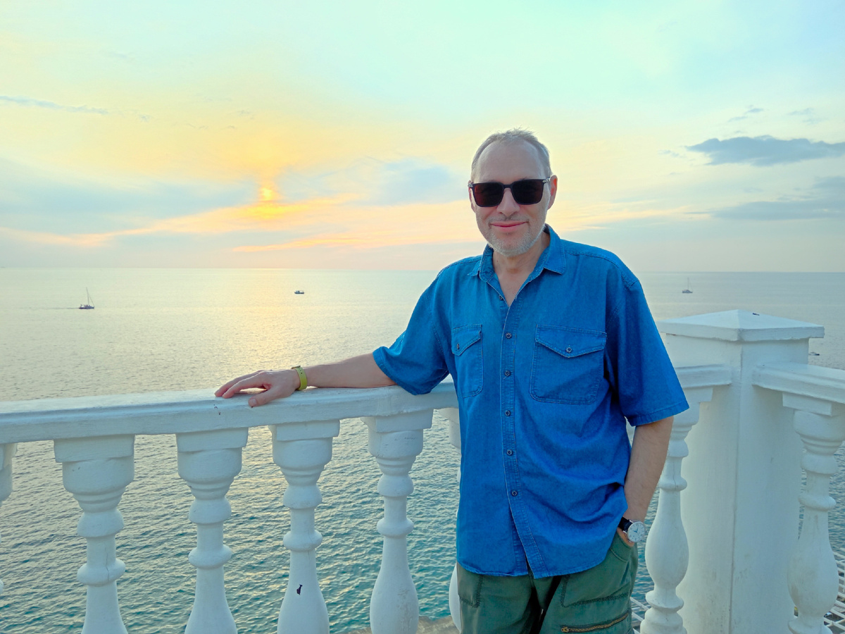 Анапа, набережная, Чёрное море, закате, осень. Михаил Лекс — автор рассказа. Листайте вправо