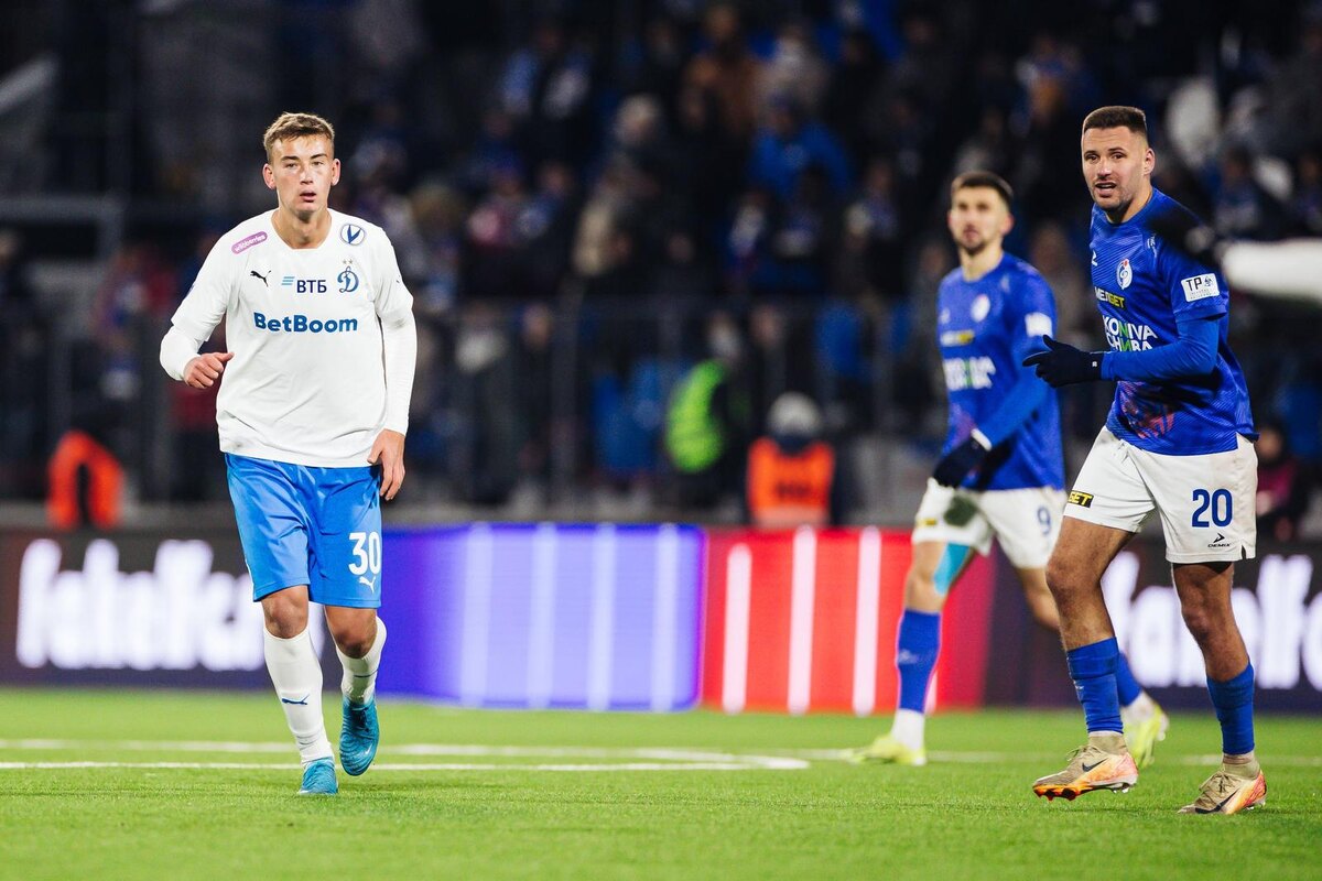 Дмитрий Александров (слева)