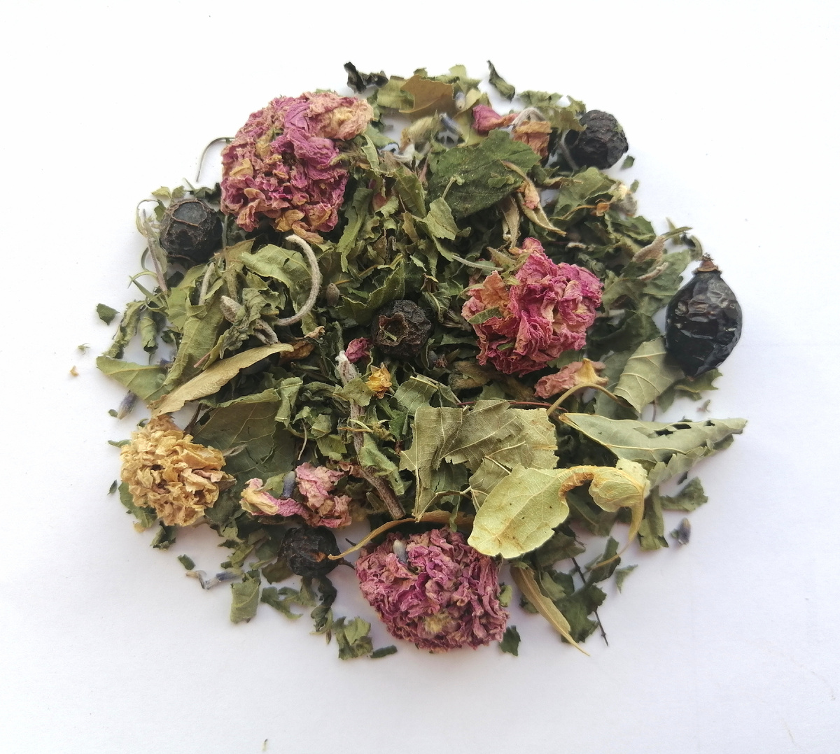 Чай "Радость жизни" (плоды шиповника и боярышника, шалфей, липа, мята перечная, лист лещины, чабрец, цветки лаванды) 