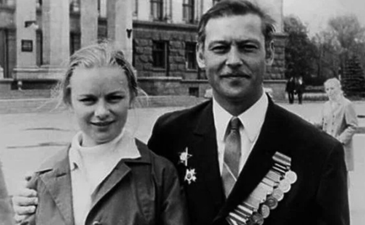 Владимир Костин на съёмках фильма "Морской характер". Рядом - его жена Валентина