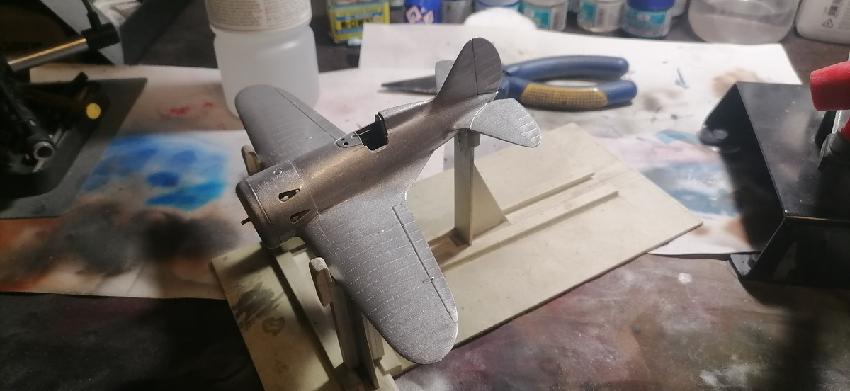 Серебристый