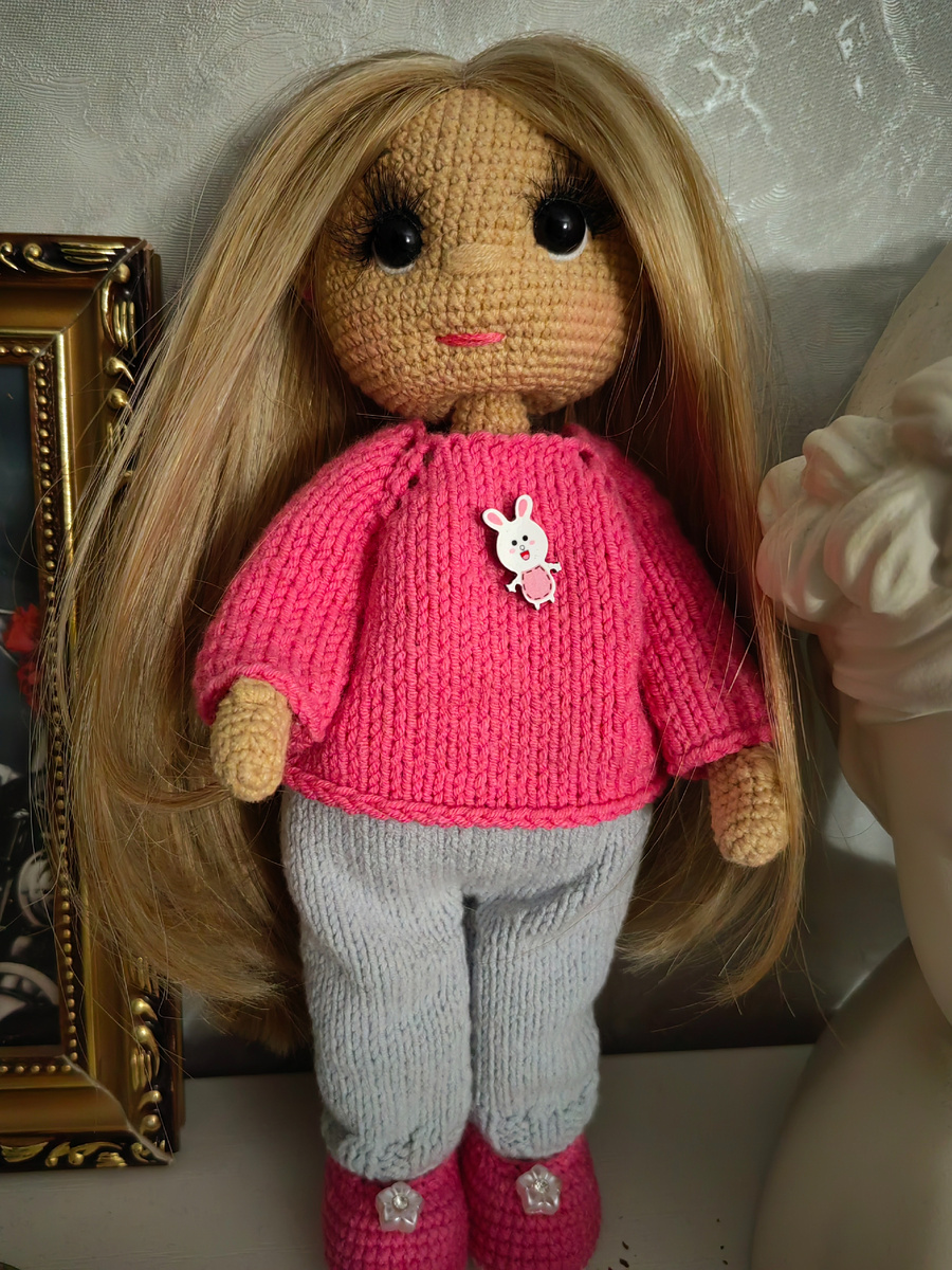 Эту куклу подарил мне мой сын на день рождения. В 43 мы тоже девочки)