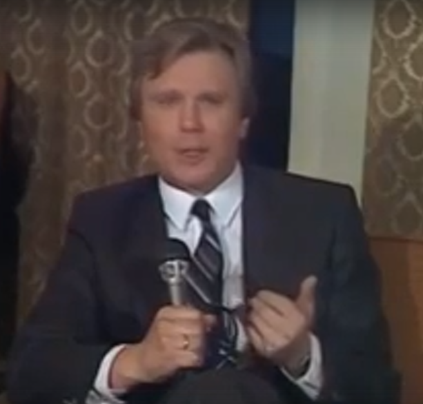 Сергей Кондратьев перед началом спектакля "Инвентаризация-89"