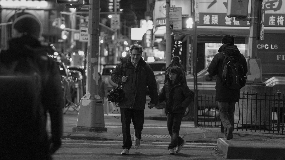 Кадр из фильма "Камон Камон"