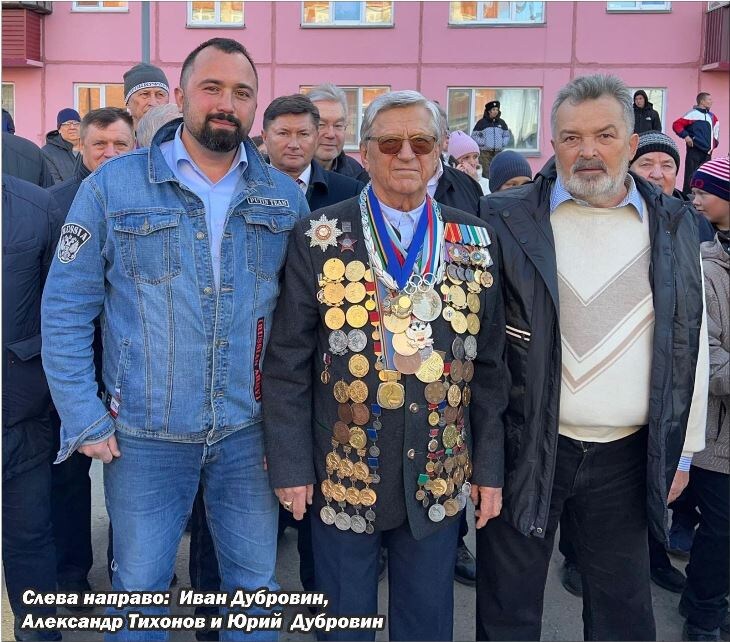 Слева направо: Иван Дубровин, Александр Тихонов и Юрий Дубровин