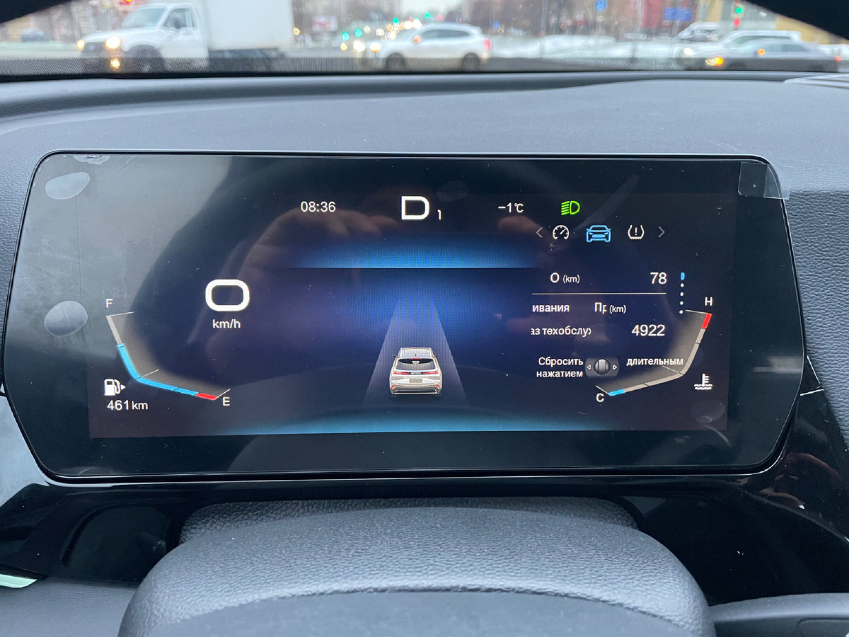 Цифровая приборка с проекцией - 78 километров пробега намекают, что каршеринг только начал обкатку