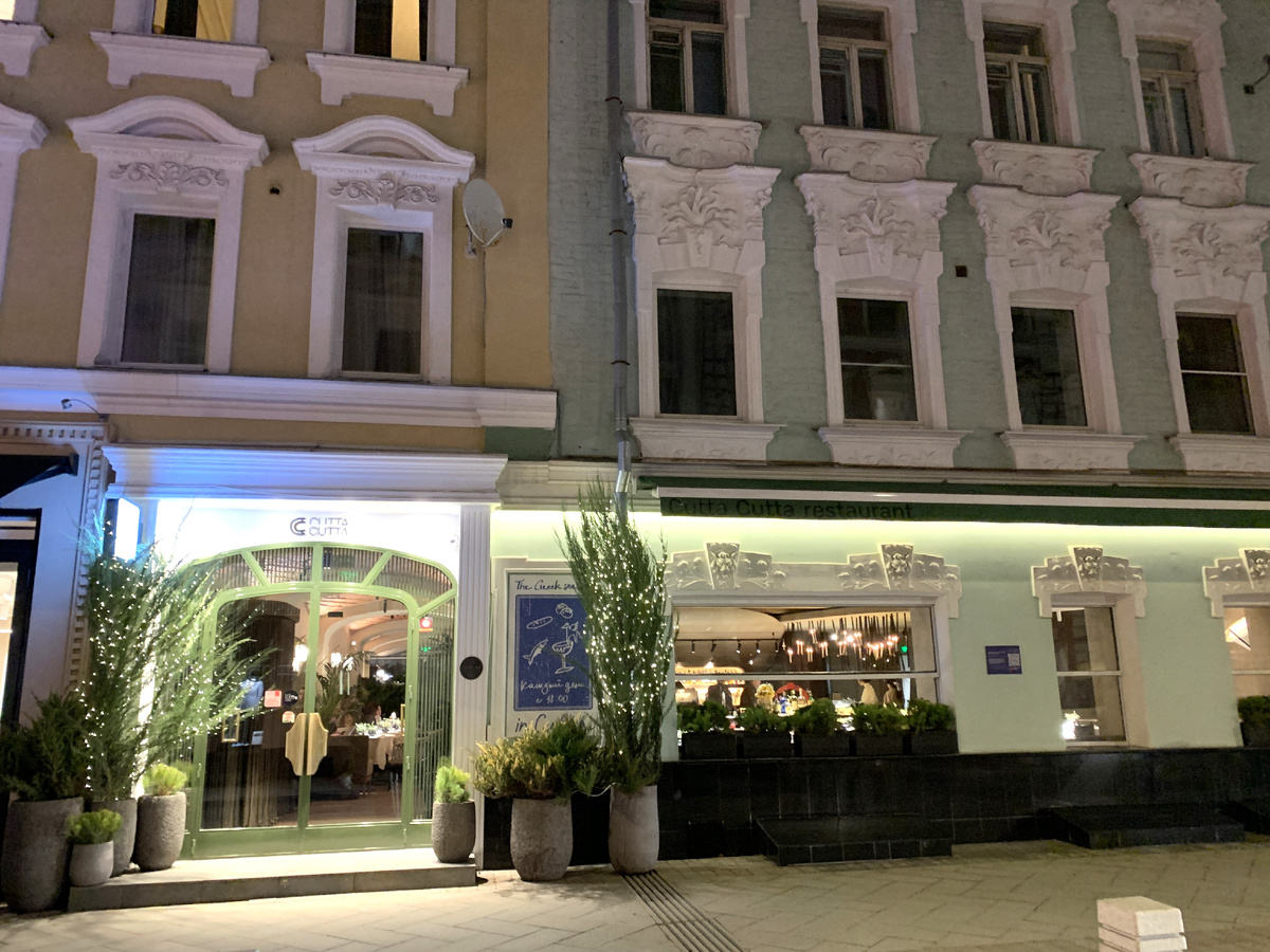 Вид на весь доходный дом купца Казимира Клингсланда