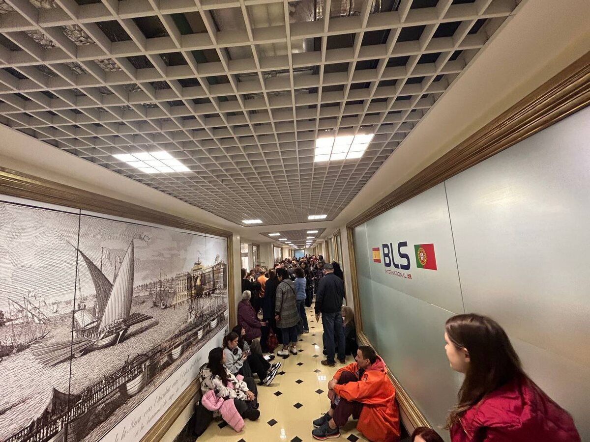 Очередь в китайский визовый центр 8 октября 2024 12:00