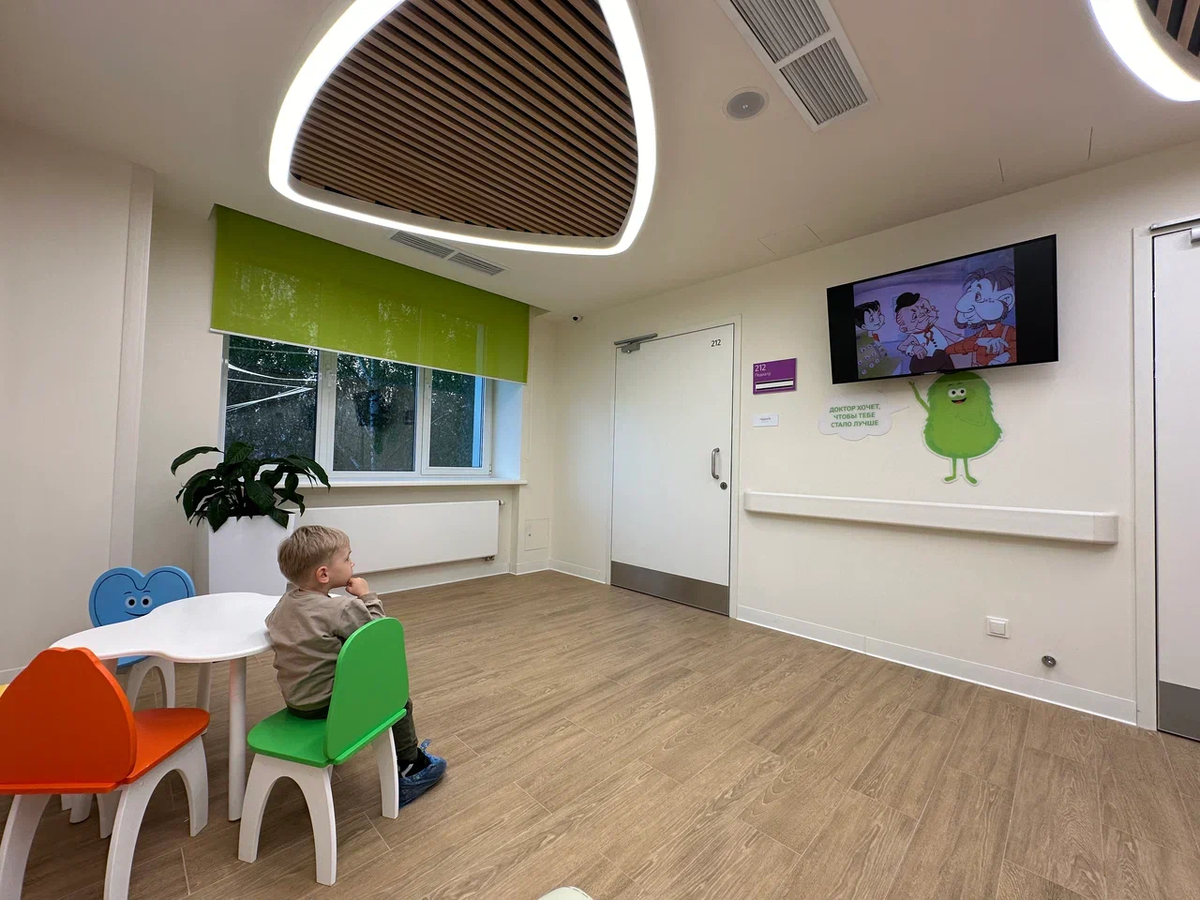 Наша красивая новая районная поликлиника.