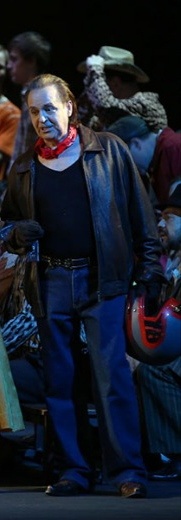 Сильвио. Герой с  мотоциклетным шлемом. 