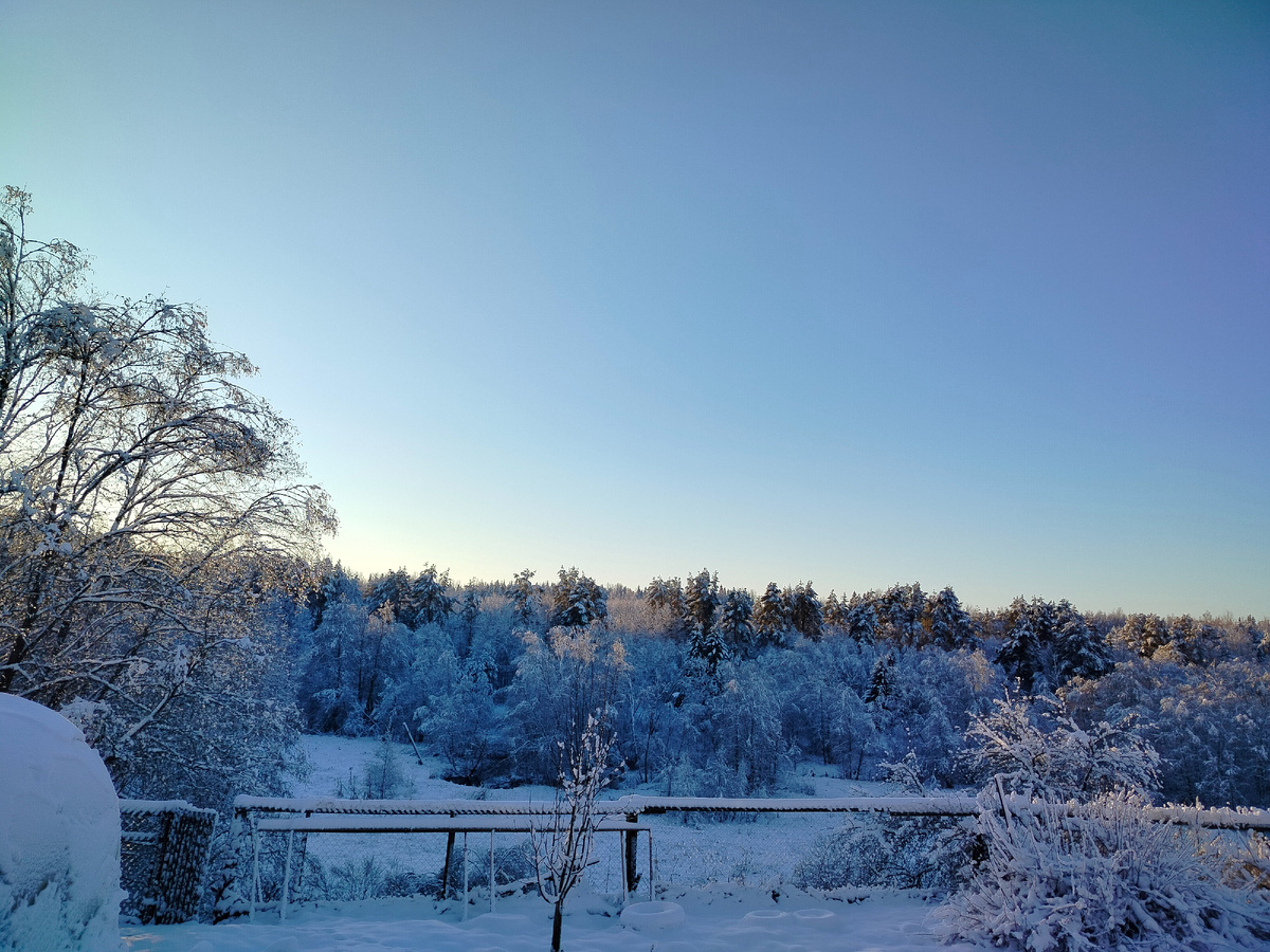 Воскресенье. Утро. Вид из окна. Фото автора. 